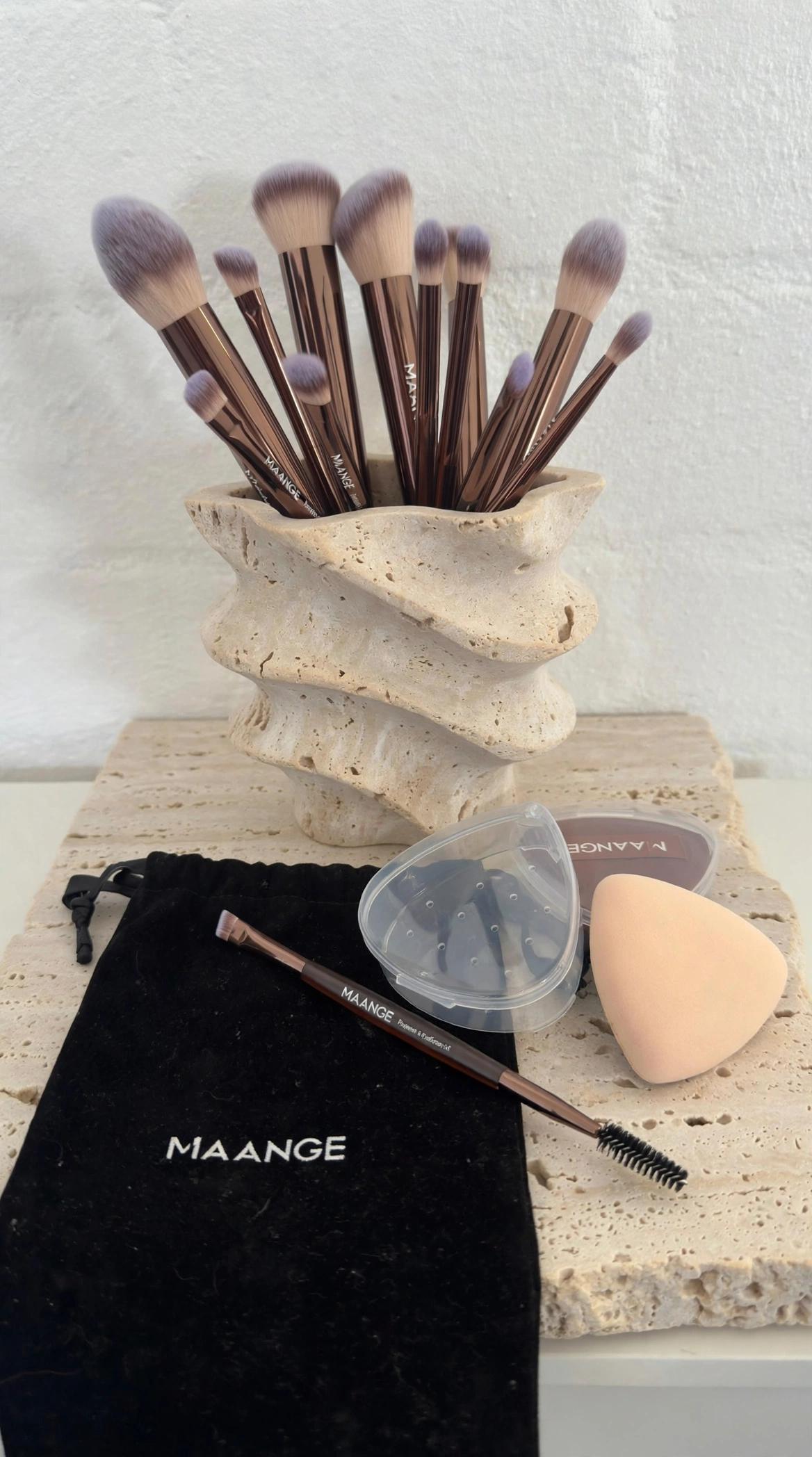 Lumière Curated: MAANGE 13-Pc Brown Brush Set + Sponge Set